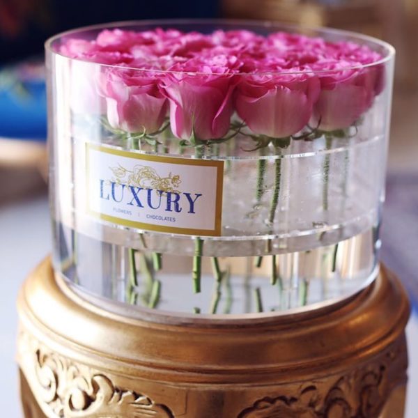 Round Acrylic with Roses in Water