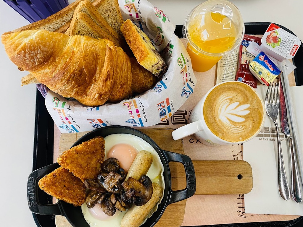 Meesh Me-Time Café food &amp; beverages