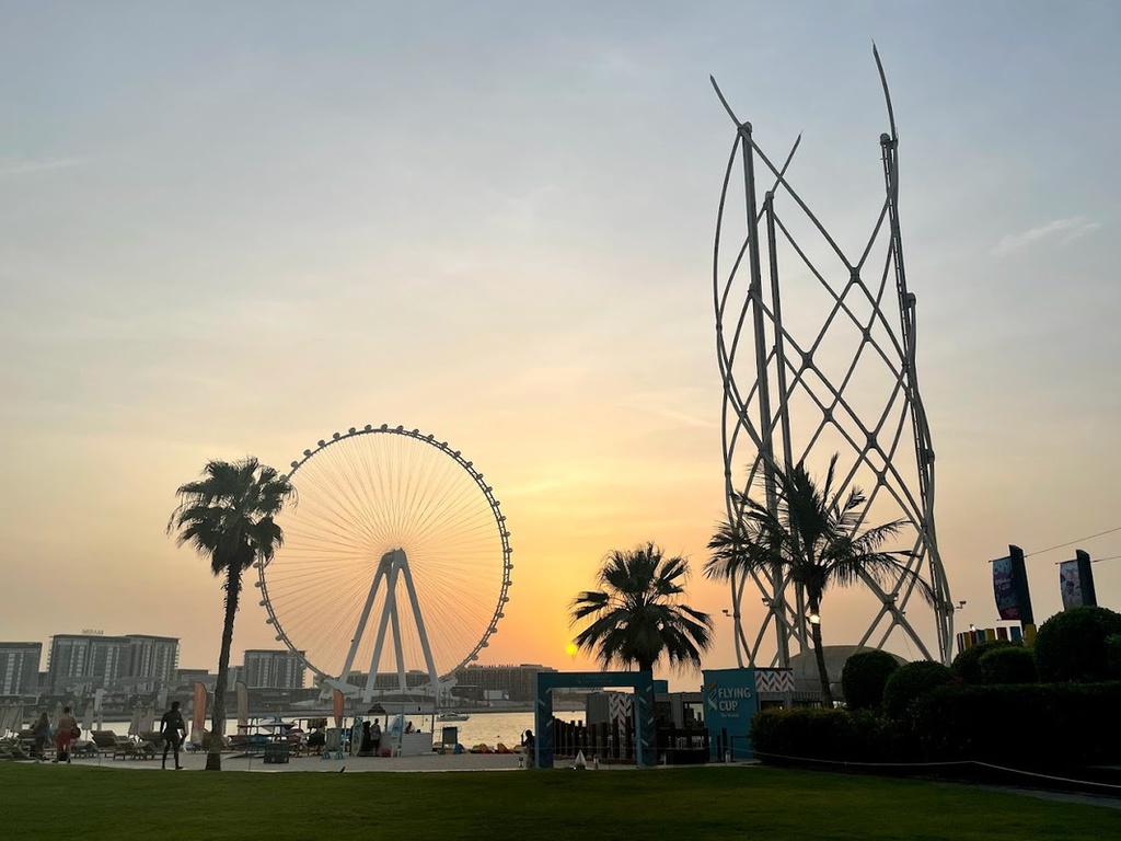 The best entertainment offers in Flying Cup