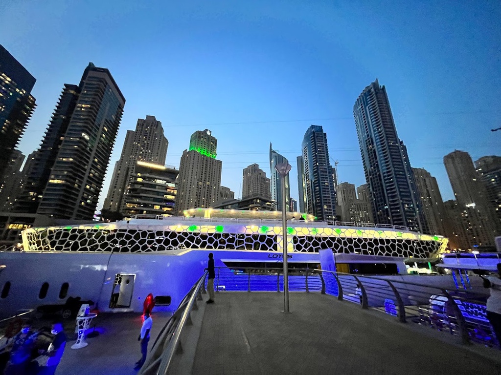 The best entertainment offers in LOTUS LOTUS MEGAYACHT