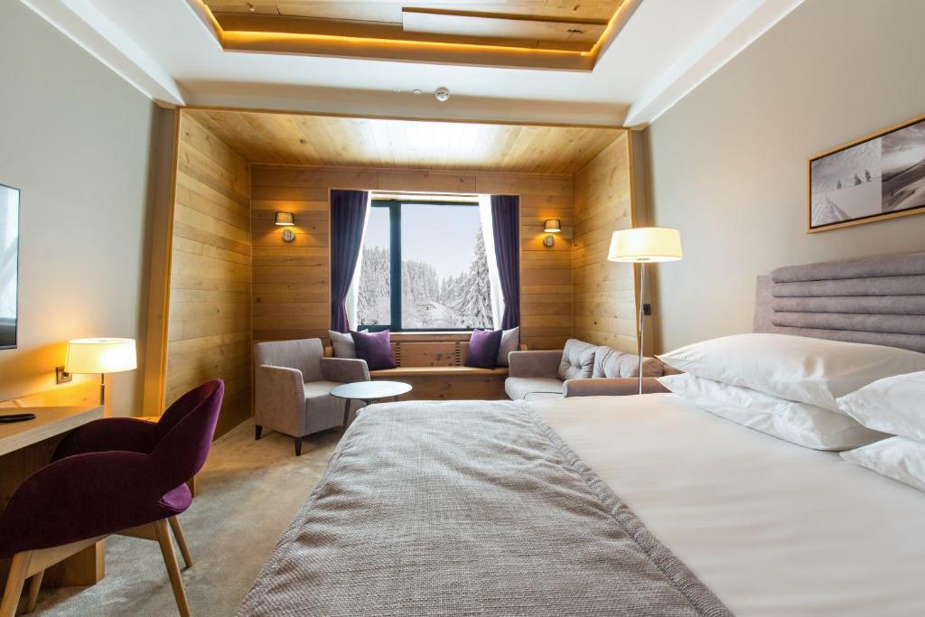 SUPERIOR FAMILY ROOM