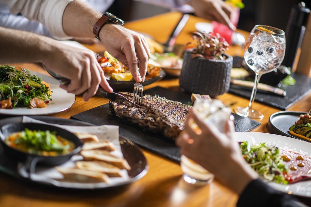 Delicious Food and Beverages at Hunters Room &amp; Grill