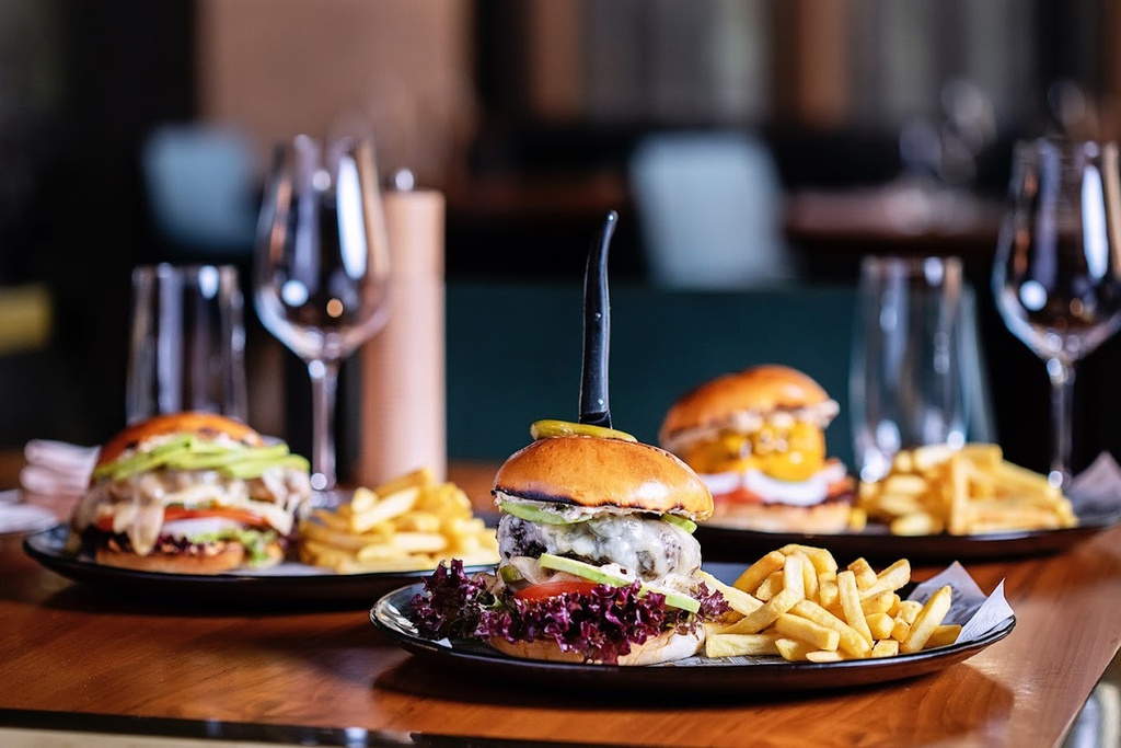 Delicious Food and Beverages at Hunters Room &amp; Grill