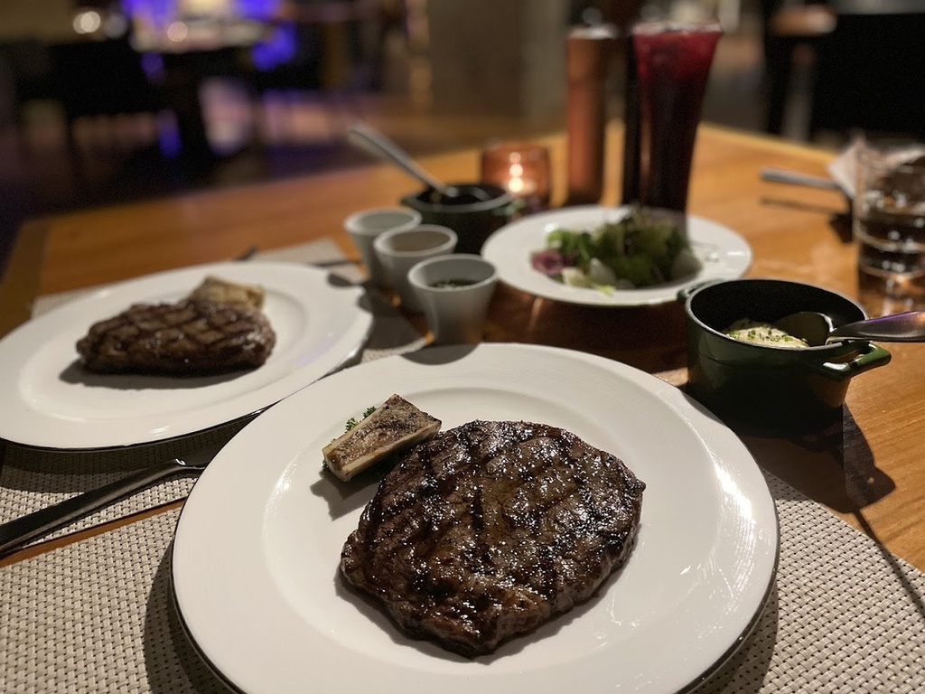 Delicious Food and Beverages at Hunters Room &amp; Grill