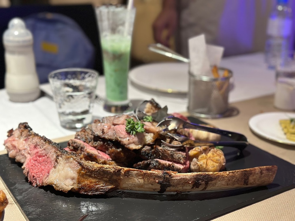 Delicious Food and Beverages at Hunters Room &amp; Grill