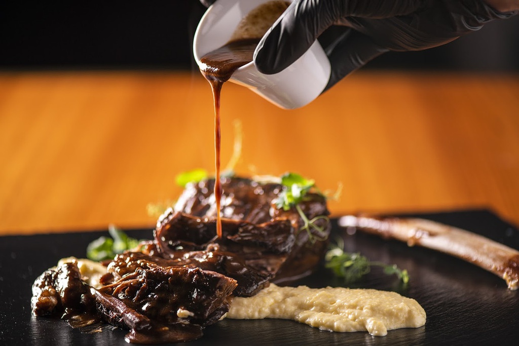 Delicious Food and Beverages at Hunters Room &amp; Grill