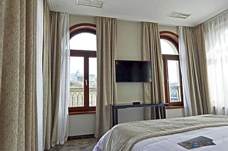 Signature Suite (New Building)