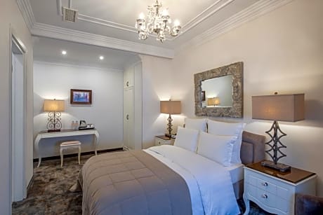 Classic Twin (Historical Building)