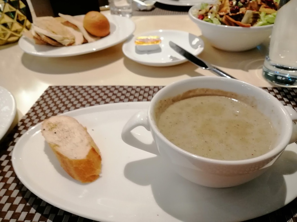 Delicious Food and Beverages at Tamra