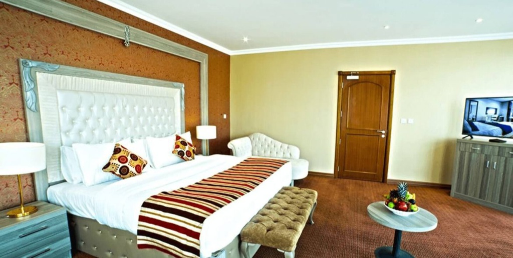 EXECUTIVE SUITE - Single/Double (Room Only)