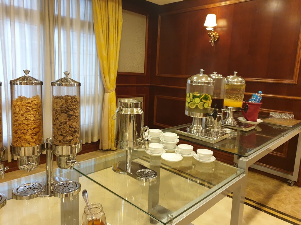 Delicious Food and Beverages at L'auberge - Warwick