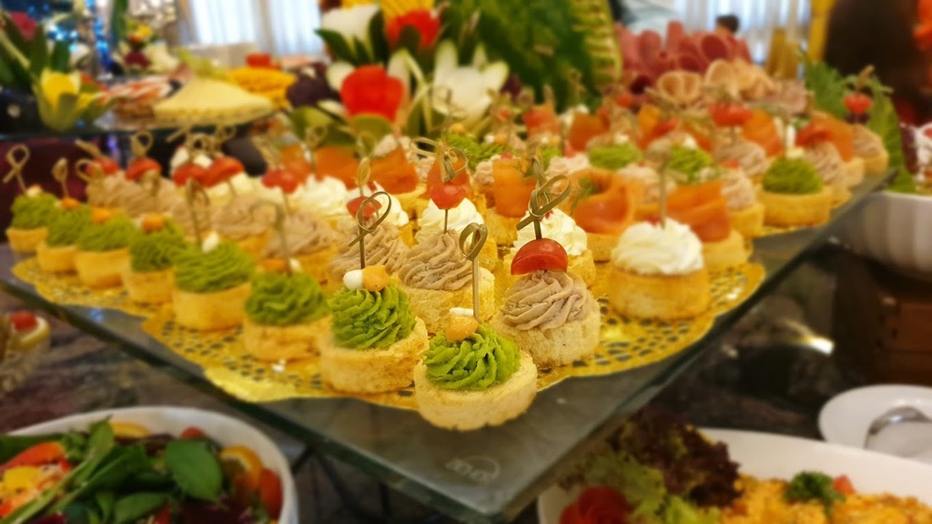 Delicious Food and Beverages at L'auberge - Warwick