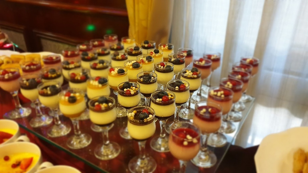 Delicious Food and Beverages at L'auberge - Warwick