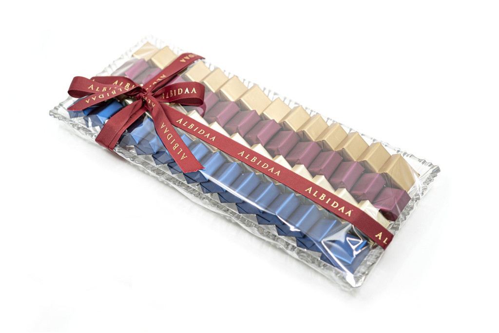 826 grams of assorted chocolates in crystal plate