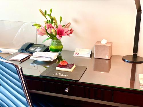 Executive Grand Deluxe Room ( Single with Breakfast)