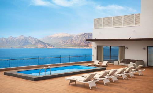 Infinity Suite with Swimming Pool Access