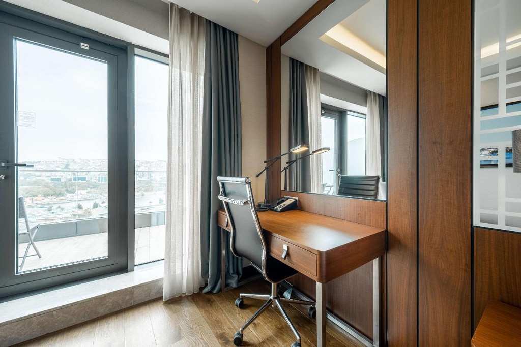 Deluxe Double Room with Balcony and Sea View