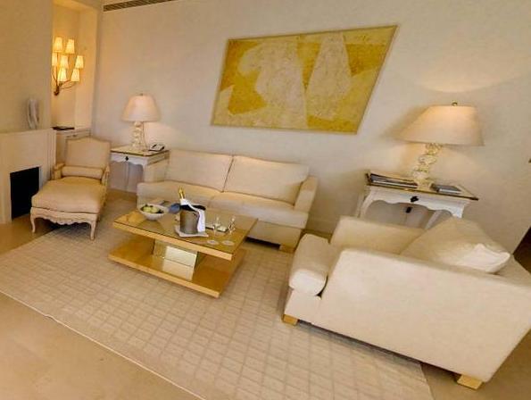 Superior Pinewood Room with King Bed