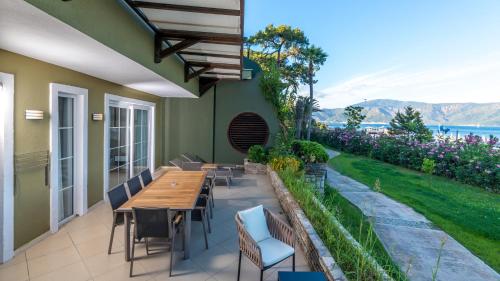 Family Room(1 Double Bed, 1 Twin Bed and 1 Double Sofa Bed)