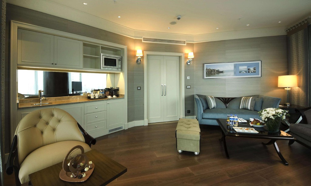 One Bedroom Corner Suite