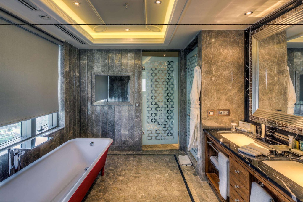 One Bedroom Ottoman Suite