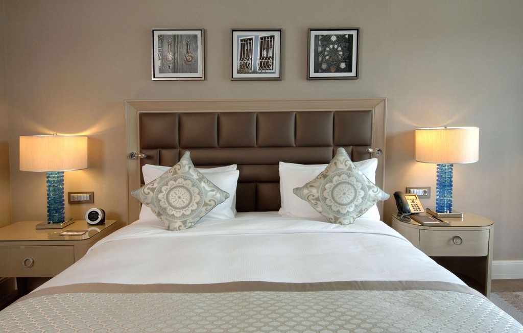 King Guest Corner Room