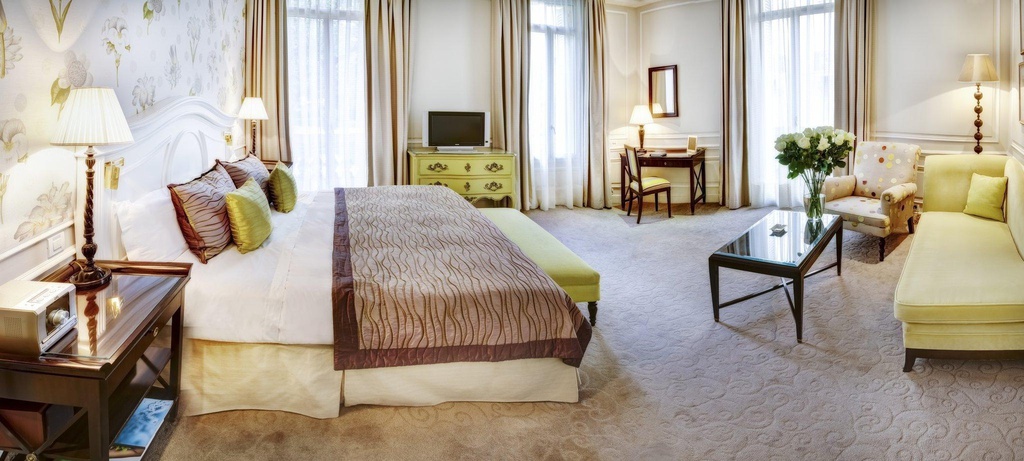 Junior Suite -city or courtyard view