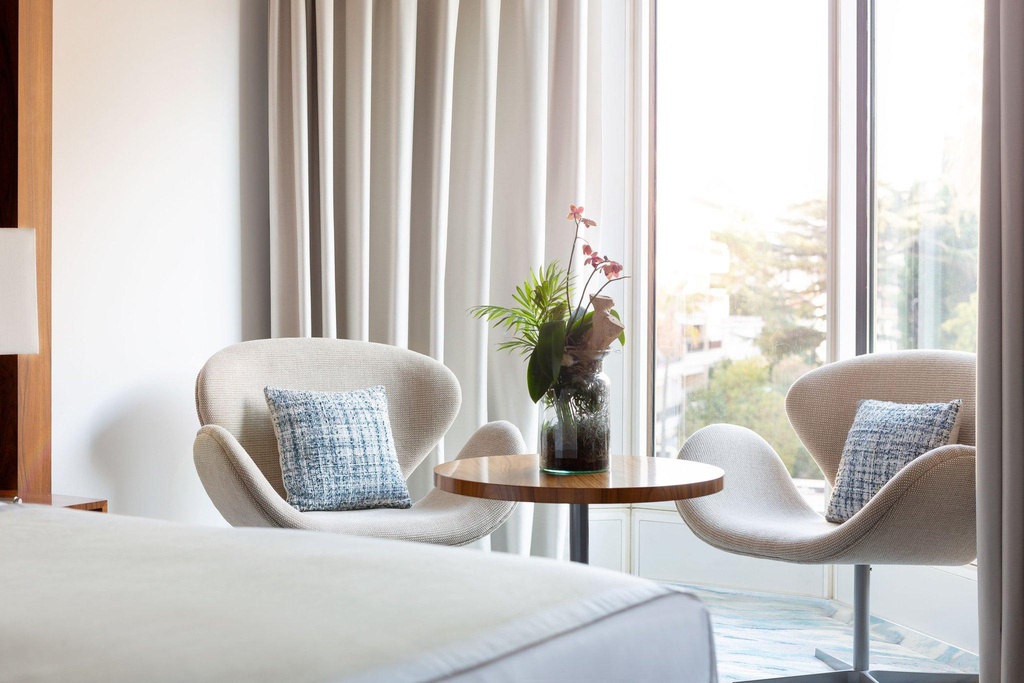 Deluxe Guest room, 2 Twin/Single Bed(s), Partial sea view