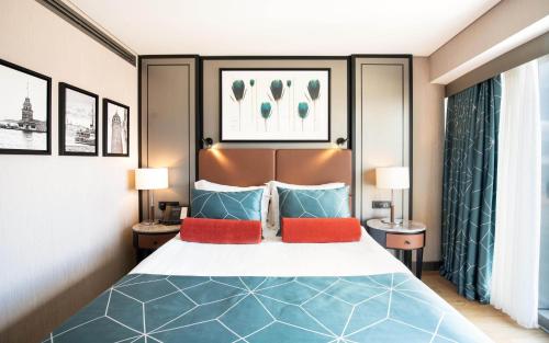 Deluxe Partial Sea View