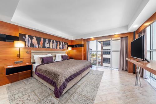 Junior Suite with City View