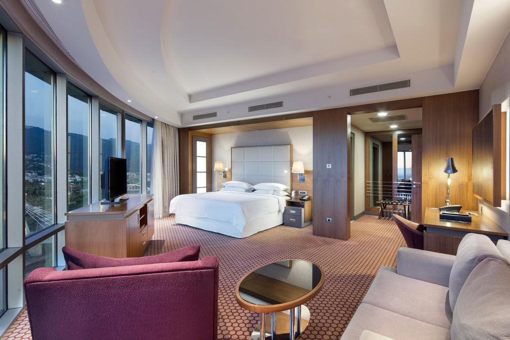 Deluxe Suite, Club level, 1 Bedroom Larger Suite, 1 King