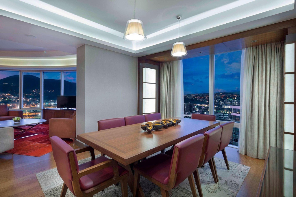 Classic, Club level, Guest room, King, High floor