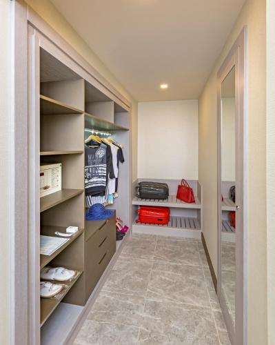 Standard Double Room with Sea View (2 Adults + 2 Children up to 6 years old)