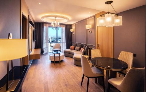 Prestige King Suite with Bosphorus View