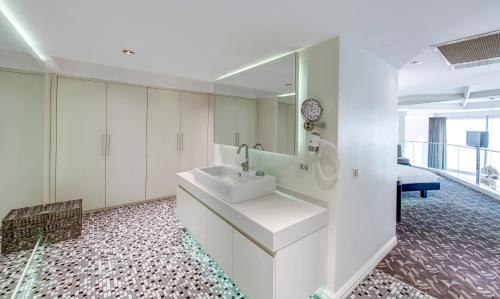 Duplex Grand Suite with City View