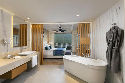 Deluxe Double or Twin Room with Sea View