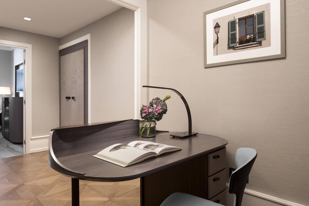 Garden View Suite, 1 Bedroom Suite, 1 King, Garden view