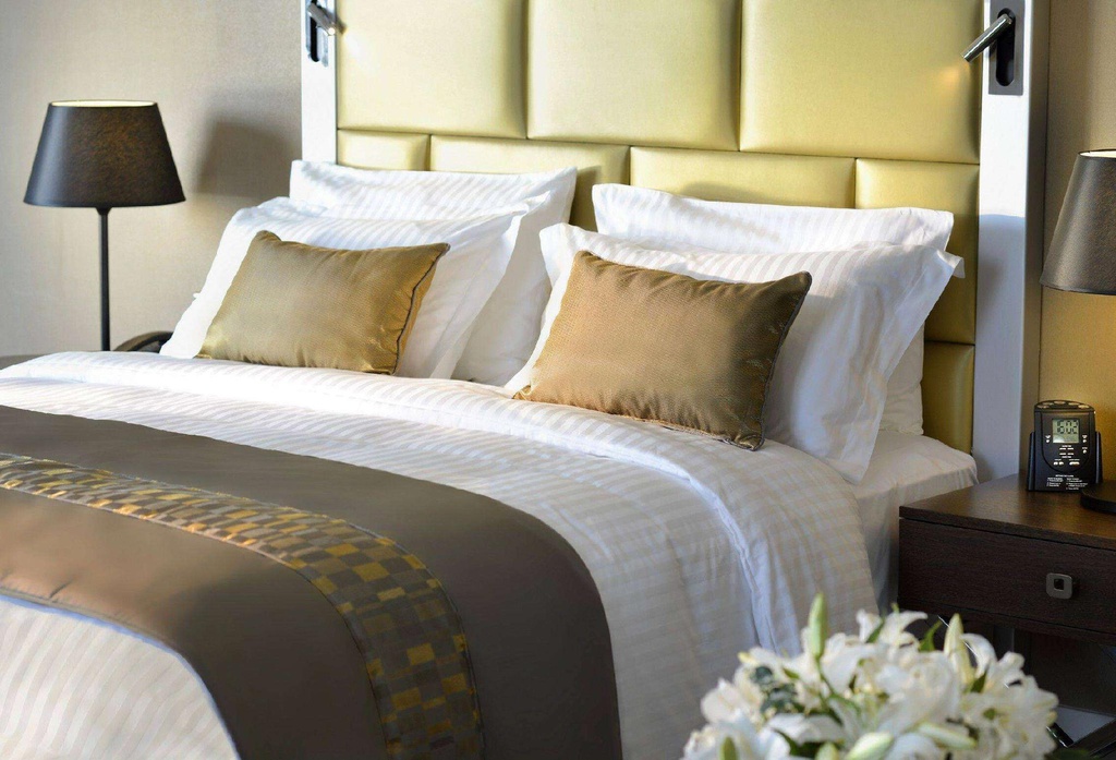 Junior Long Stay Room 1 Queen Bed Smoking, Parlor and Kitchenette