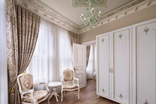 Luxury Mansion with Four Bedrooms - Annex