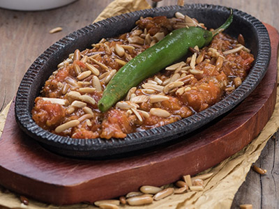 Qalayet Bandorah With Meat