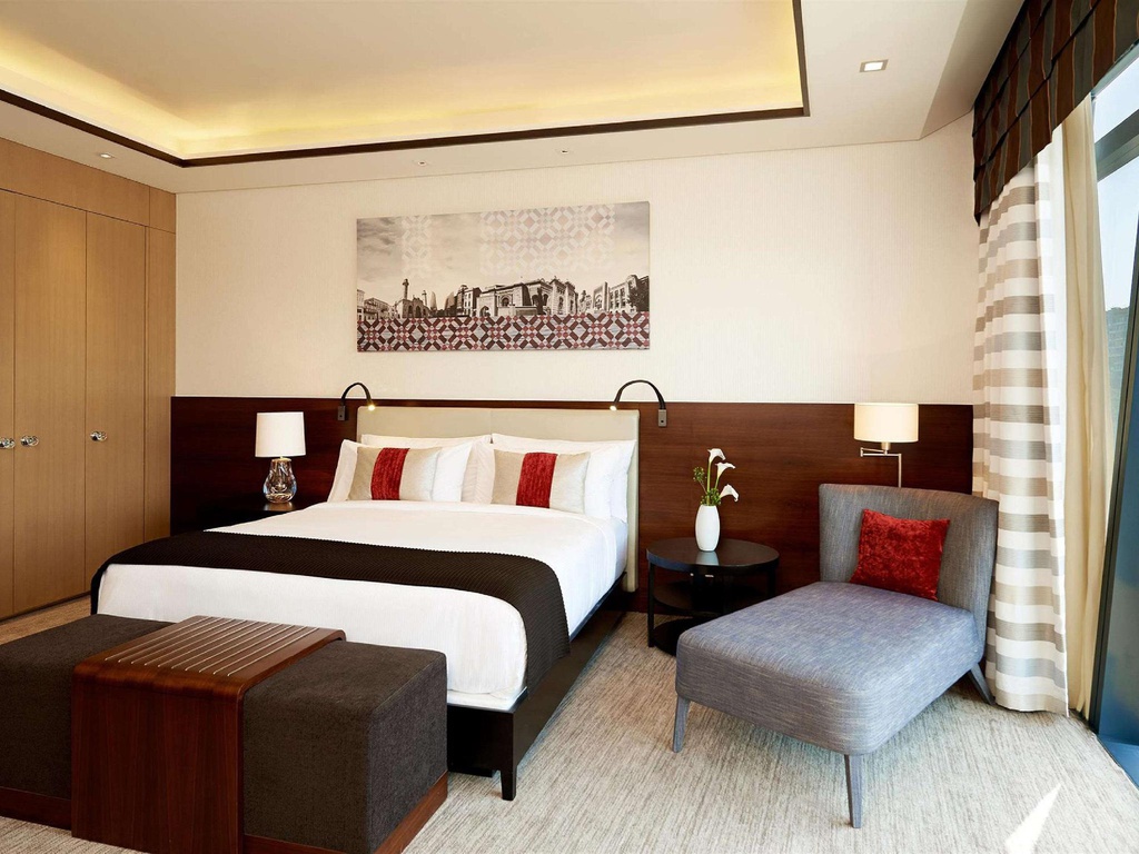 Fairmont Gold Signature Suite City View