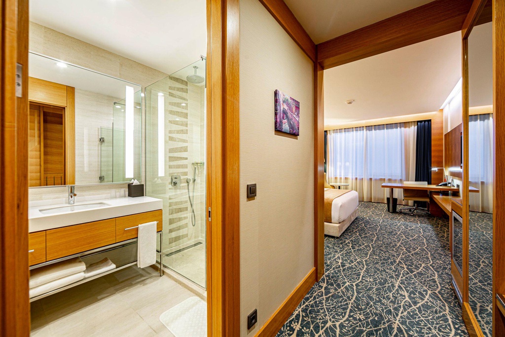 1 King Bed Side Sea View Non-Smoking