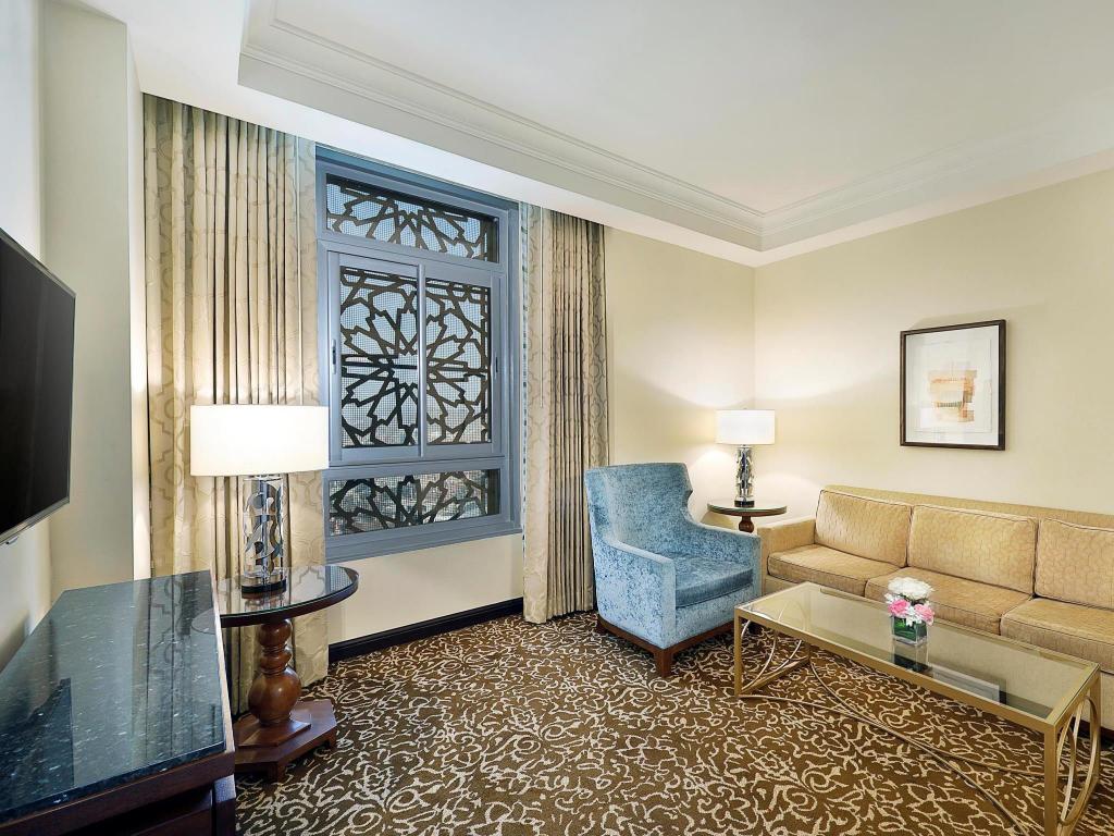 King Junior Superior Suite
