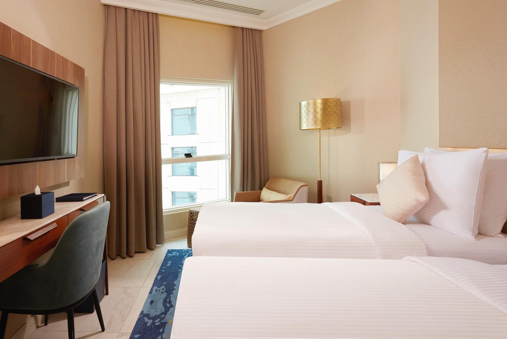 Deluxe Twin City View