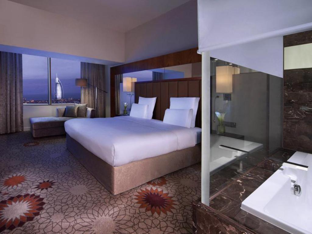 Executive Suite, Club lounge access, 1 King, Sofa bed