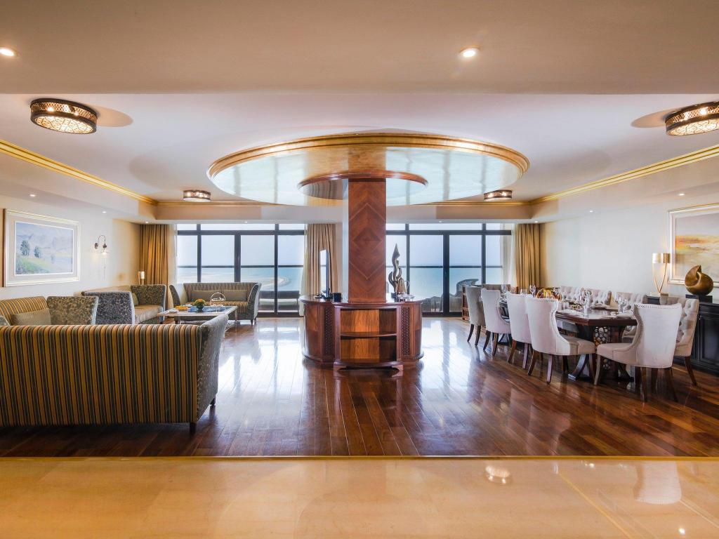 Superior Room with King Bed